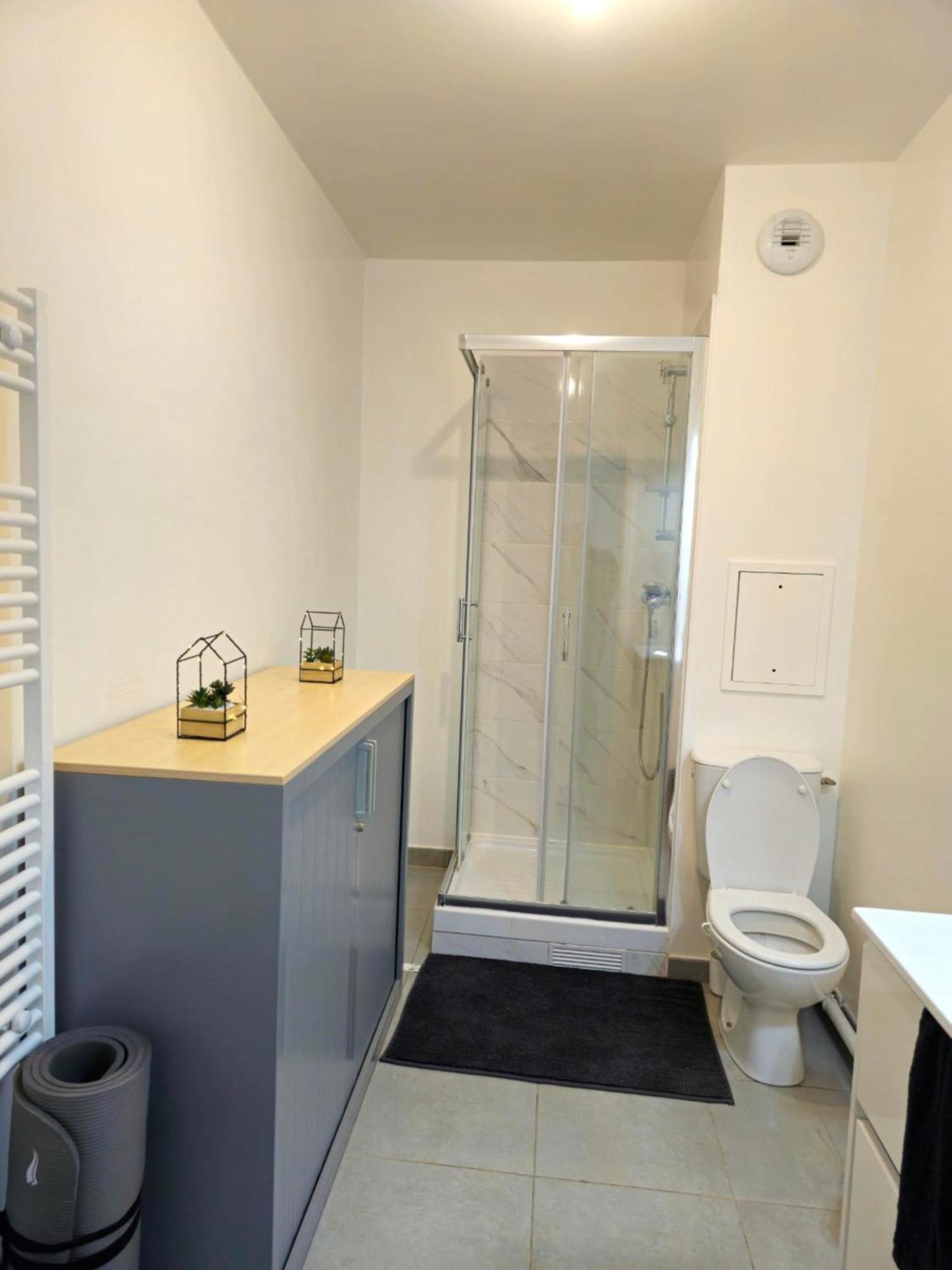 Apartamento Studio Entre Paris Et Disney Bussy-Saint-Georges Exterior foto